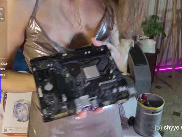 SarahShy webcam