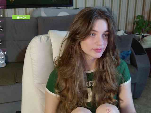 SarahSupershy Live Webcam on {site_name}