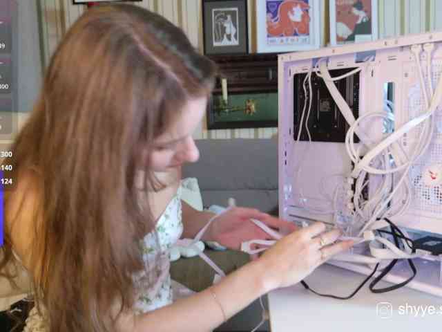SarahShy webcam