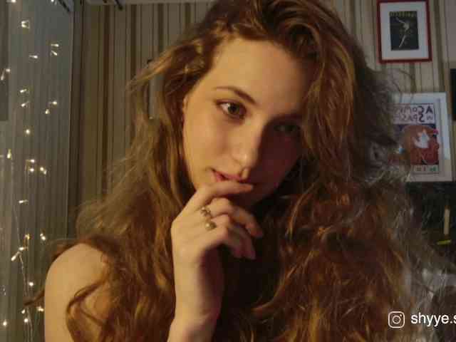 SarahShy webcam