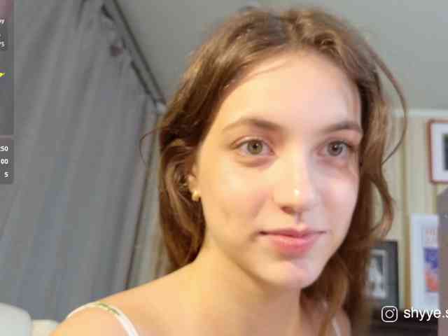 SarahShy webcam