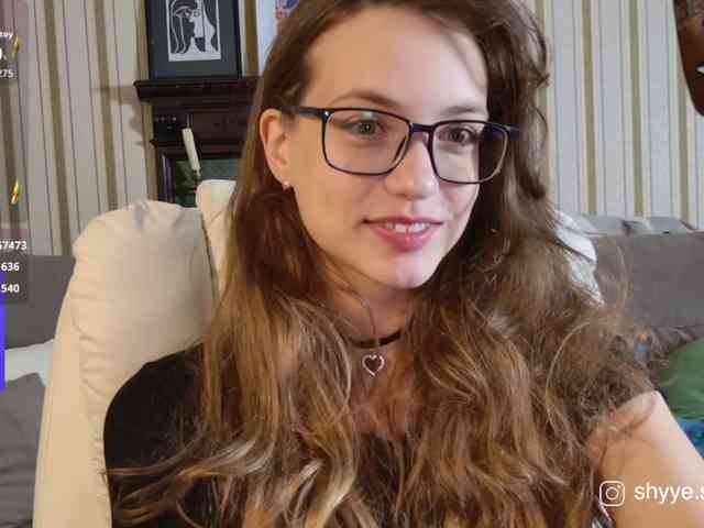 SarahSupershy Live Webcam on BongaCams