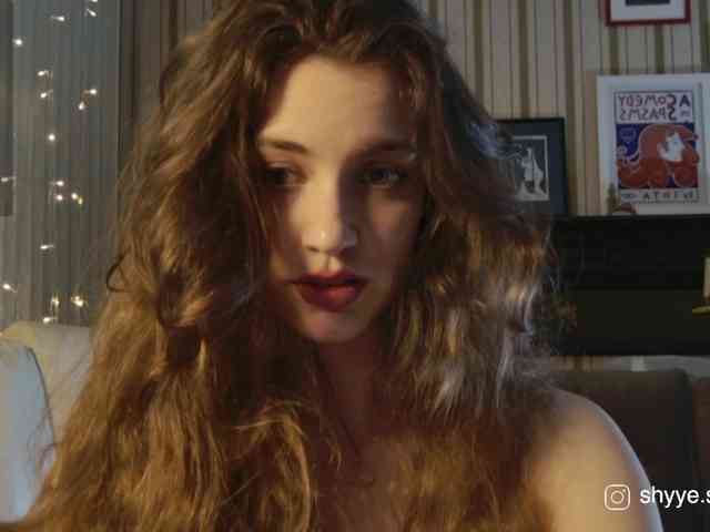 SarahShy webcam