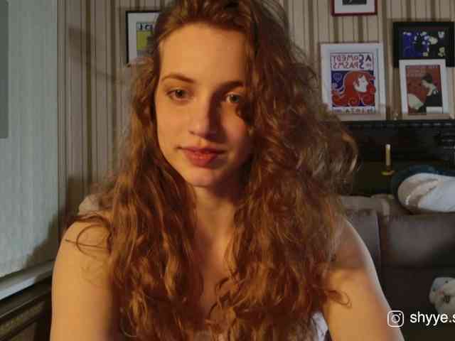 SarahShy webcam
