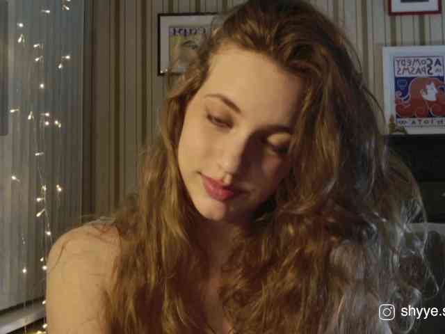 SarahShy webcam