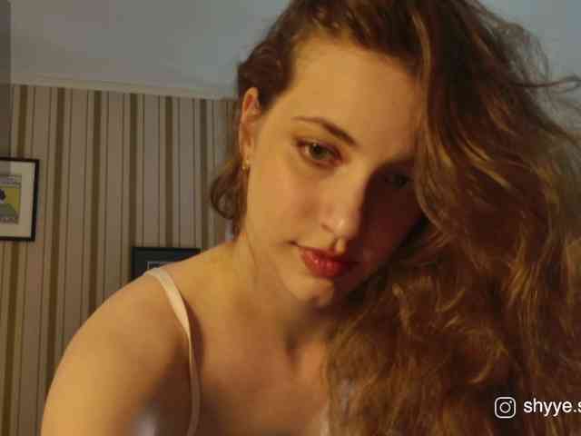 SarahShy webcam
