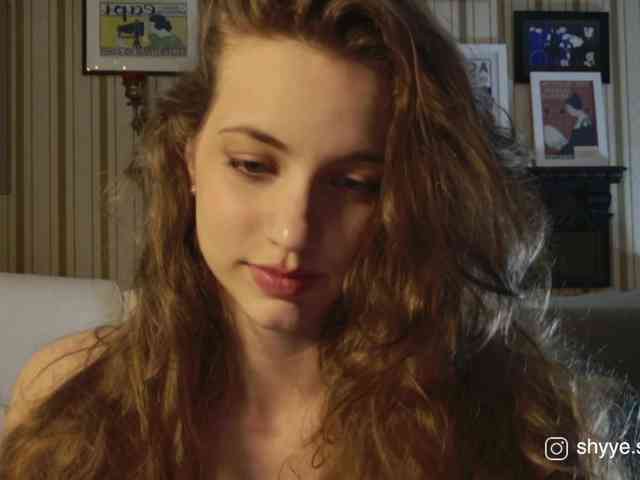 SarahShy webcam