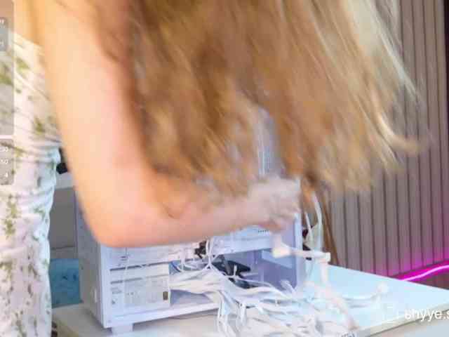 SarahSupershy Live Webcam on BongaCams