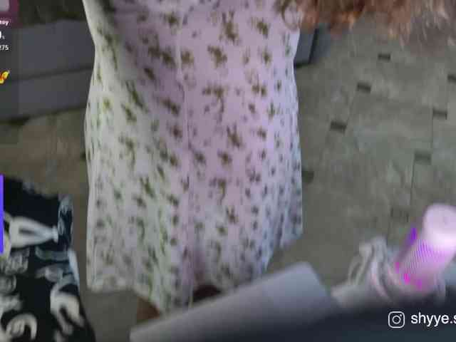 SarahShy webcam