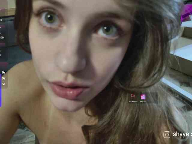 SarahShy webcam
