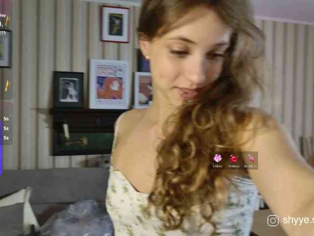 SarahShy webcam