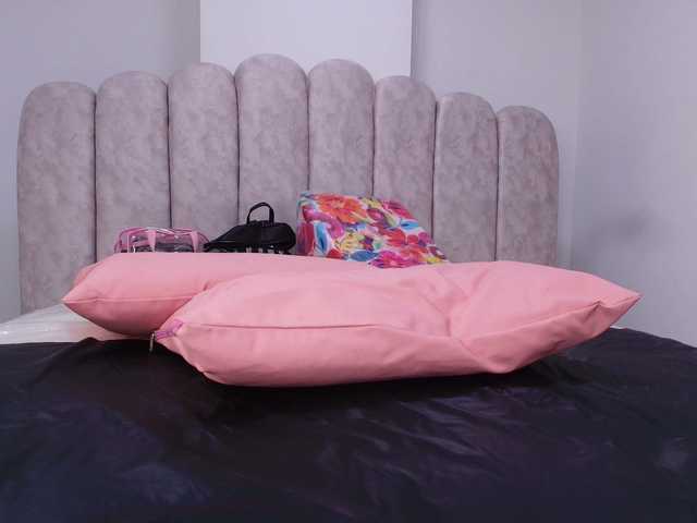 shels-loreds's BongaCams show and profile