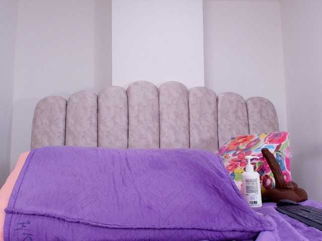 shels-loreds's BongaCams show and profile