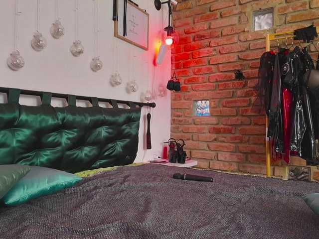 VikkiRood's BongaCams show and profile