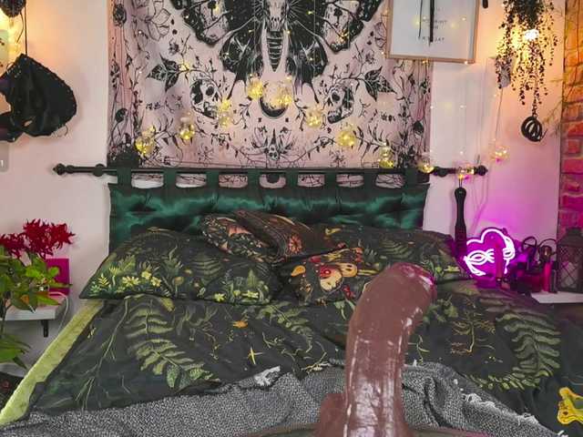 VikkiRood's BongaCams show and profile