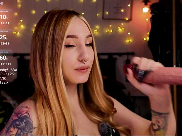 VikkiRood's BongaCams show and profile