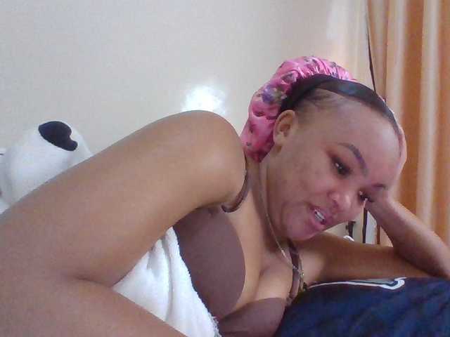 le modèle Blackmelanin1 est en webcam porno dans un show sur le site bongacams, il possède les tags suivants: Ebony,Brunette,Trimmed