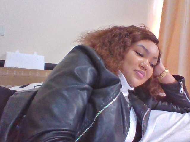 Beautystar12's BongaCams show and profile