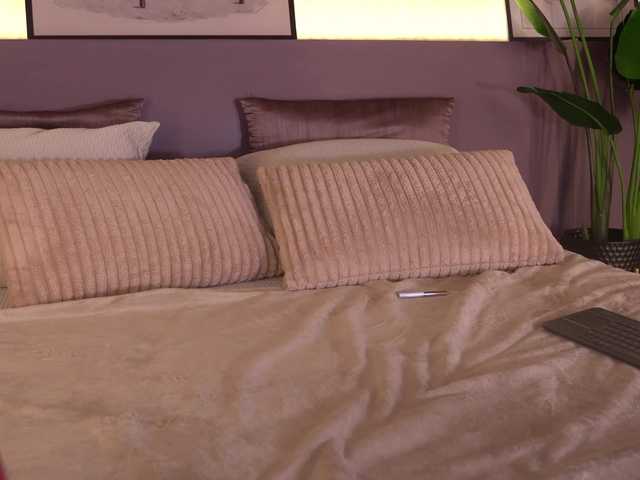 ElleDiane's BongaCams show and profile