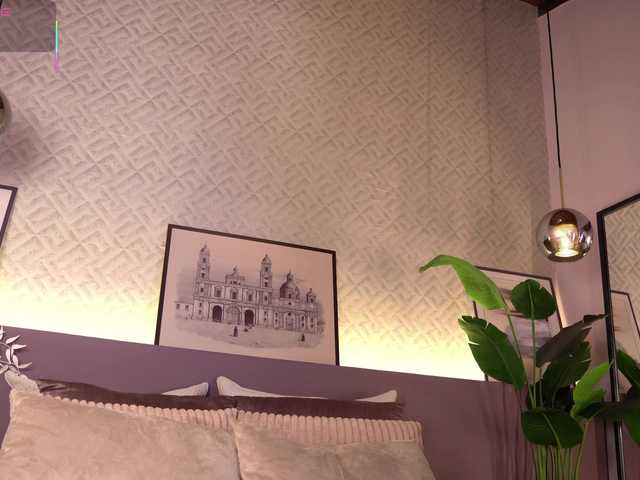 ElleDiane's BongaCams show and profile