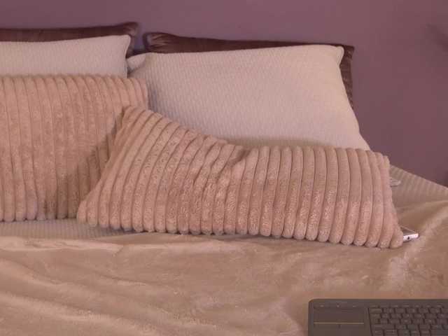 ElleDiane's BongaCams show and profile