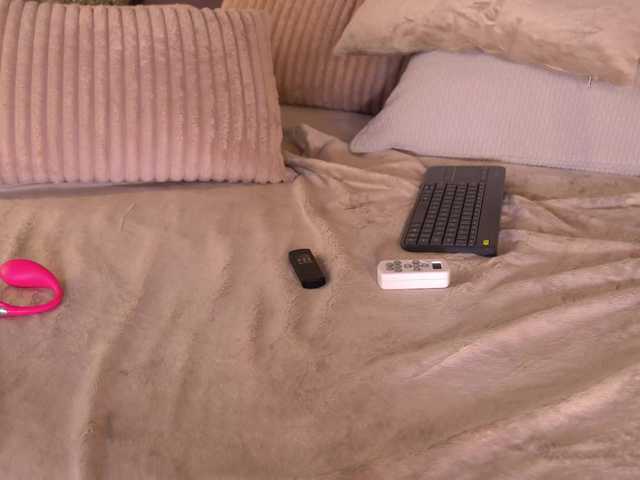 ElleDiane's BongaCams show and profile