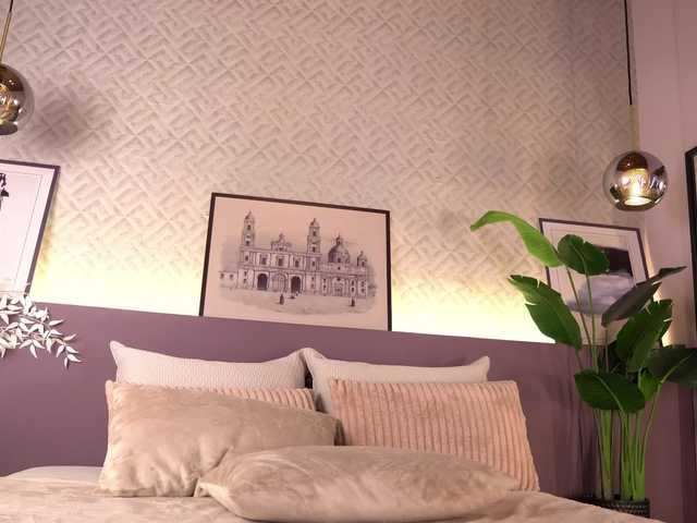 ElleDiane's BongaCams show and profile