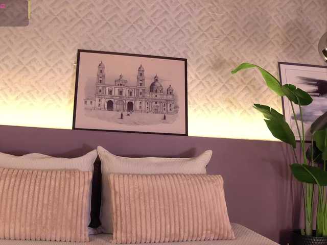 ElleDiane's BongaCams show and profile