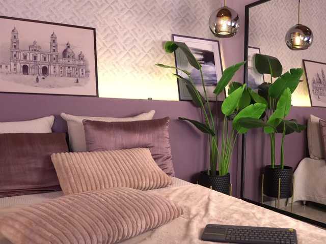 ElleDiane's BongaCams show and profile