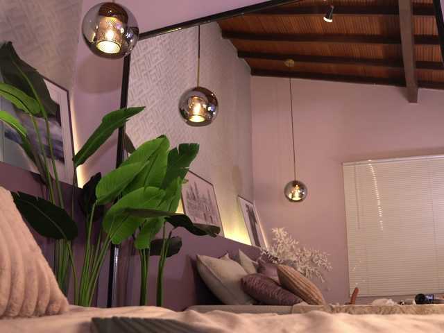 ElleDiane live cam profile