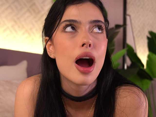 ElleDiane's BongaCams show and profile