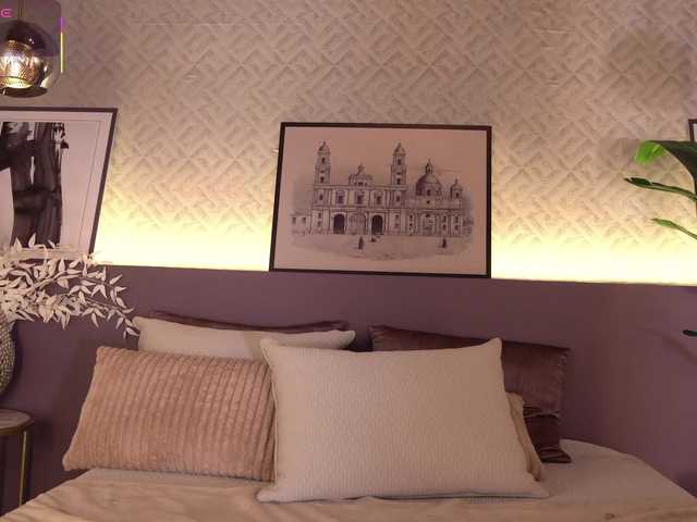 ElleDiane's BongaCams show and profile