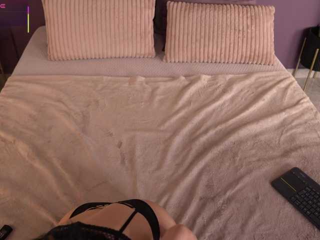 ElleDiane's BongaCams show and profile