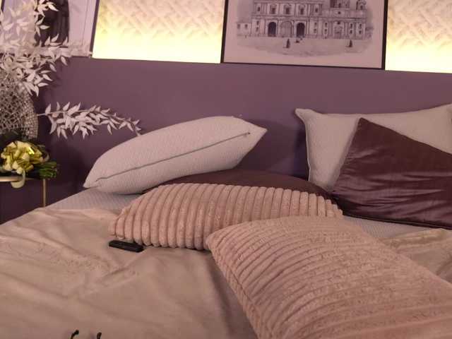 ElleDiane's BongaCams show and profile