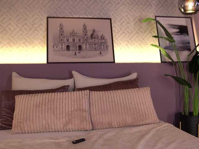 ElleDiane's BongaCams show and profile