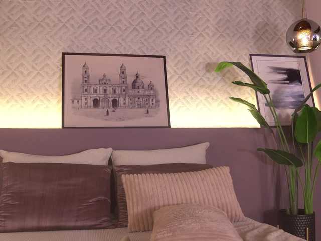 ElleDiane's BongaCams show and profile