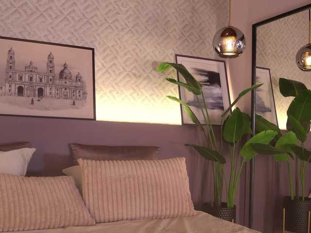 ElleDiane's BongaCams show and profile