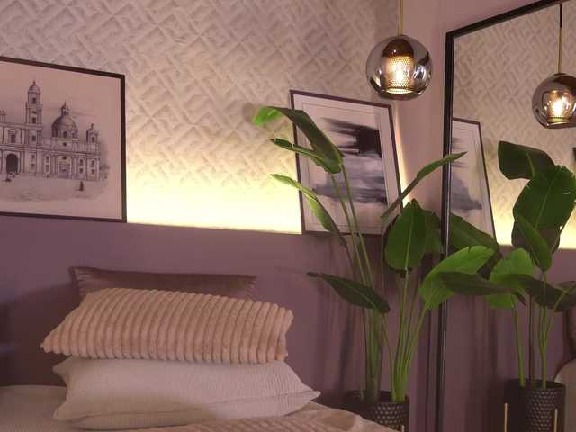 ElleDiane's BongaCams show and profile