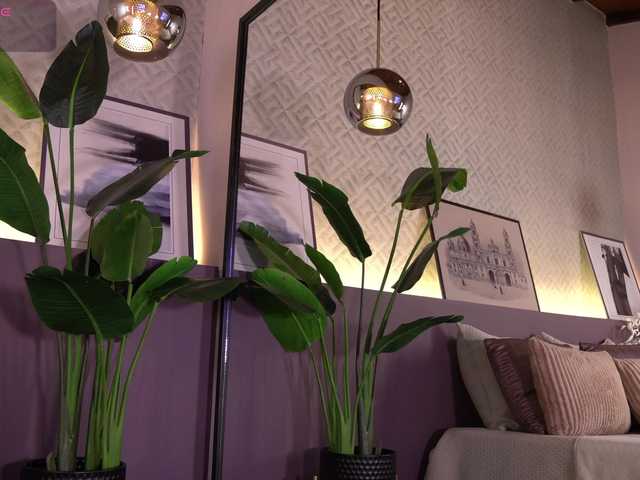 ElleDiane's BongaCams show and profile