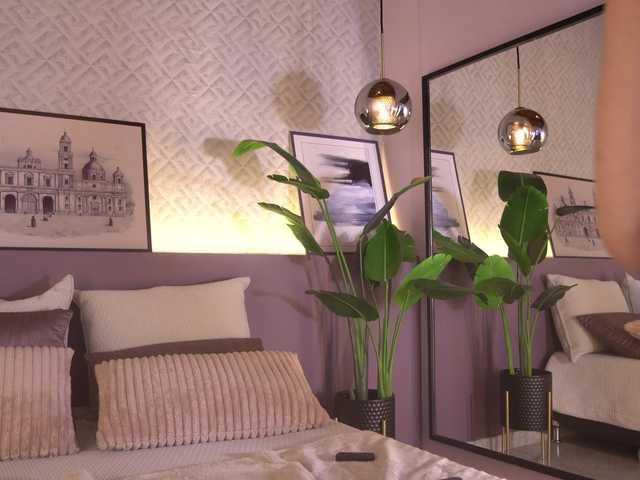 ElleDiane's BongaCams show and profile