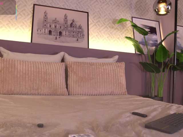 ElleDiane's BongaCams show and profile