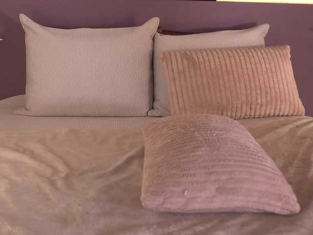 ElleDiane's BongaCams show and profile