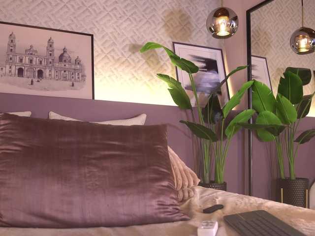 ElleDiane's BongaCams show and profile