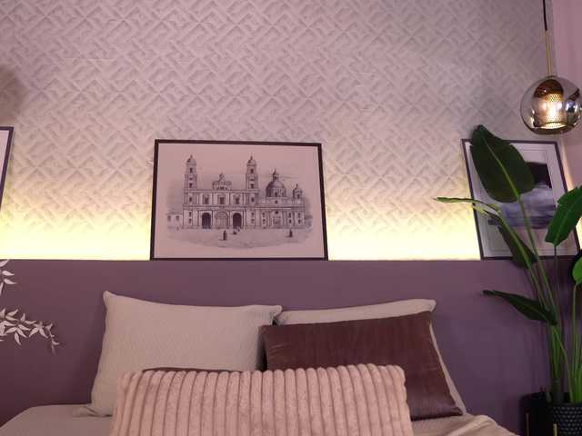 ElleDiane's BongaCams show and profile