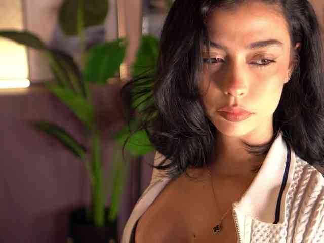 ElleDiane webcam