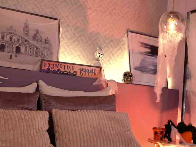 ElleDiane webcam