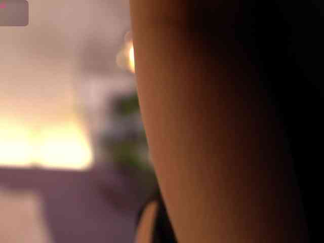 ElleDiane webcam