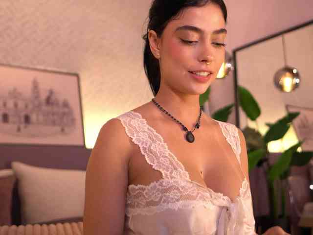 ElleDiane webcam