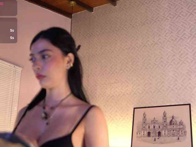 ElleDiane webcam