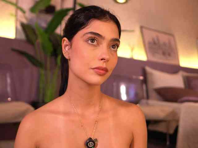 ElleDiane webcam